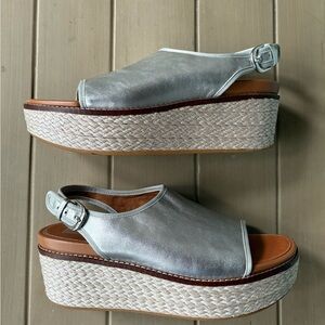 Brand New Women’s FitFlop Silver Platform Espadrille Wedge Sandals - SIZE 10